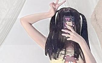 全套红裙，Cat Demon喵崽可真是个会穿的女孩子，图片里的线条好迷人！